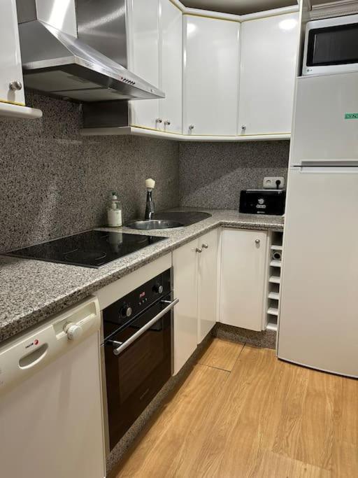 Lovely 2 Bedrooms Apartment Main Square ปลาเซนเซีย ภายนอก รูปภาพ