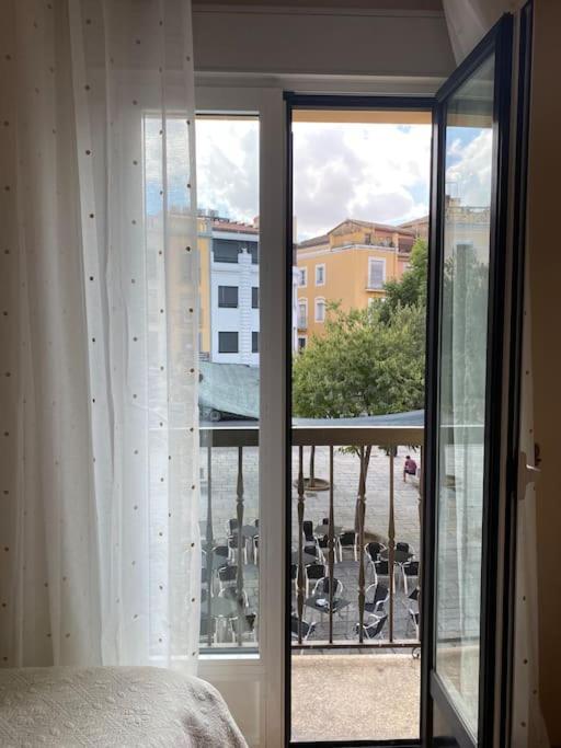 Lovely 2 Bedrooms Apartment Main Square ปลาเซนเซีย ภายนอก รูปภาพ