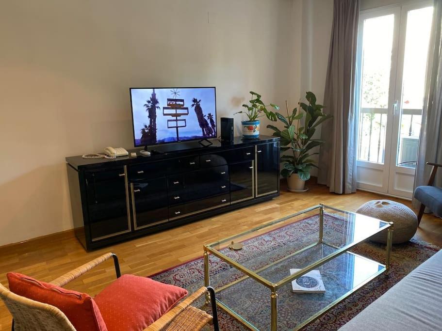 Lovely 2 Bedrooms Apartment Main Square ปลาเซนเซีย ภายนอก รูปภาพ